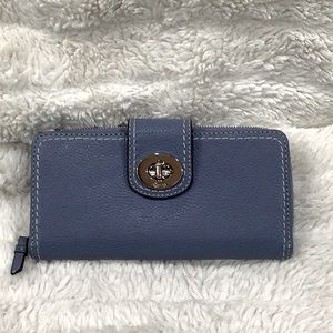 Coach outlet wallet. Sky Blue pebble texture leather. Twist lock